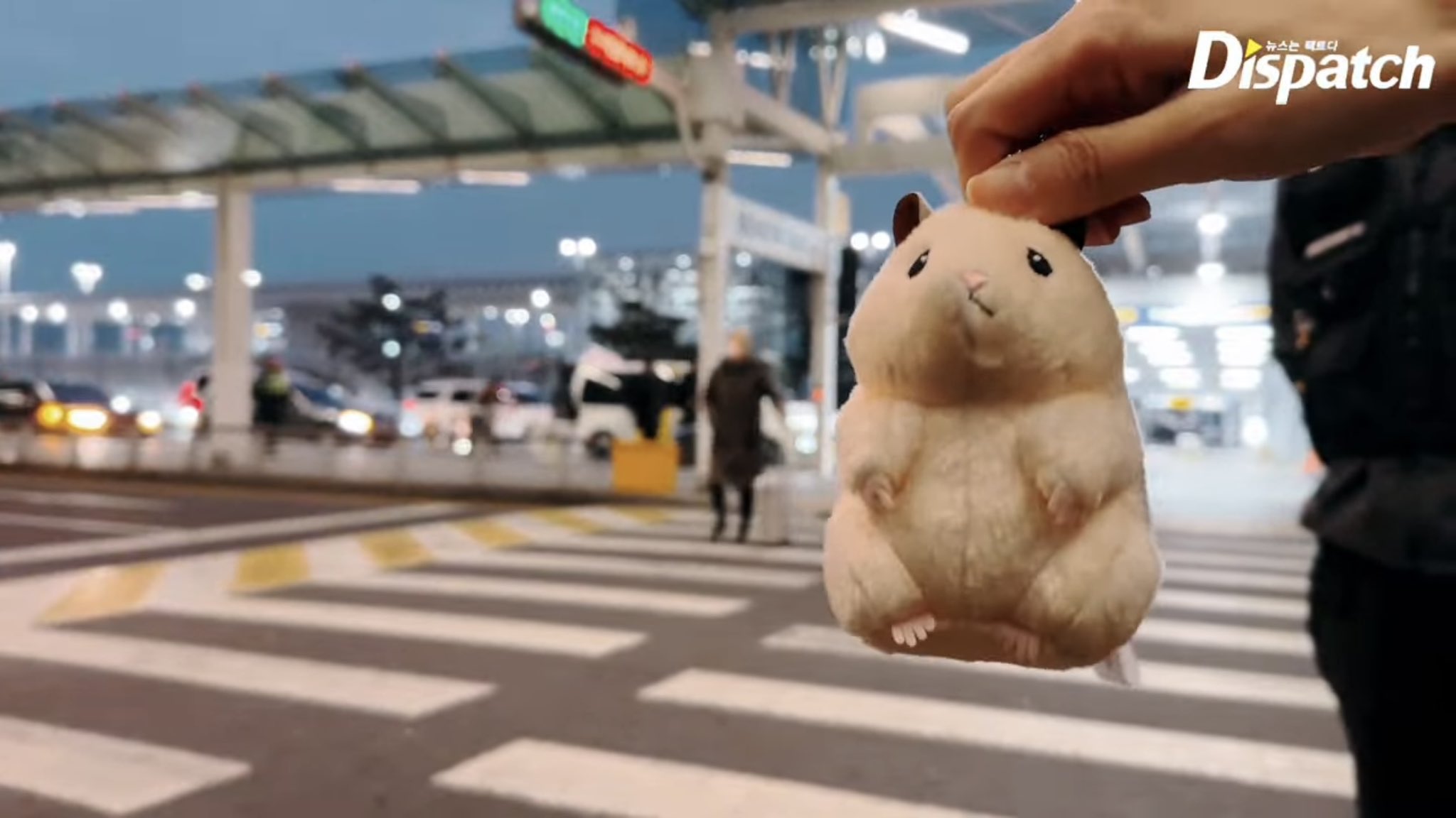 [잡담] 아 디스패치 출국 라이브 기자 뭐임? | 인스티즈
