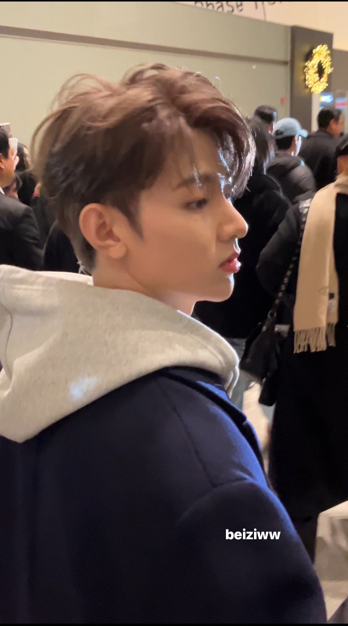 [잡담] 근데 장하오는 두상이랑 얼굴형이 걍 뭔짓을 해도 괜찮을 스타일이긴해 | 인스티즈
