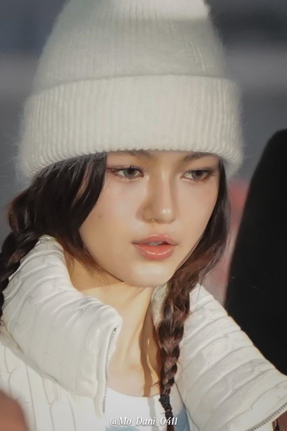 [잡담] 오늘 뉴진스 다니엘 아이라인 꽉꽉 채운거 좋다.. | 인스티즈