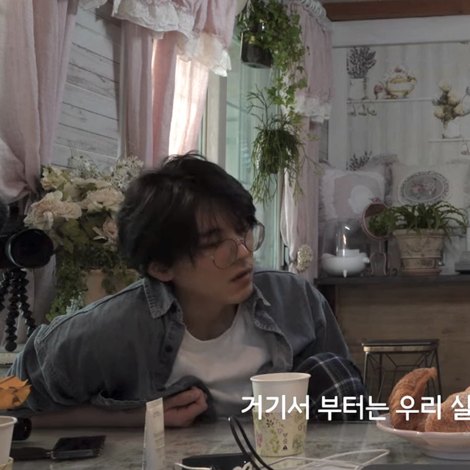 [잡담] 홍이삭 ㄹㅇ 너드미 정석 아님? | 인스티즈