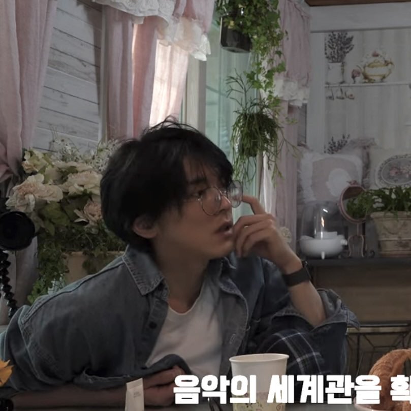 [잡담] 홍이삭 ㄹㅇ 너드미 정석 아님? | 인스티즈