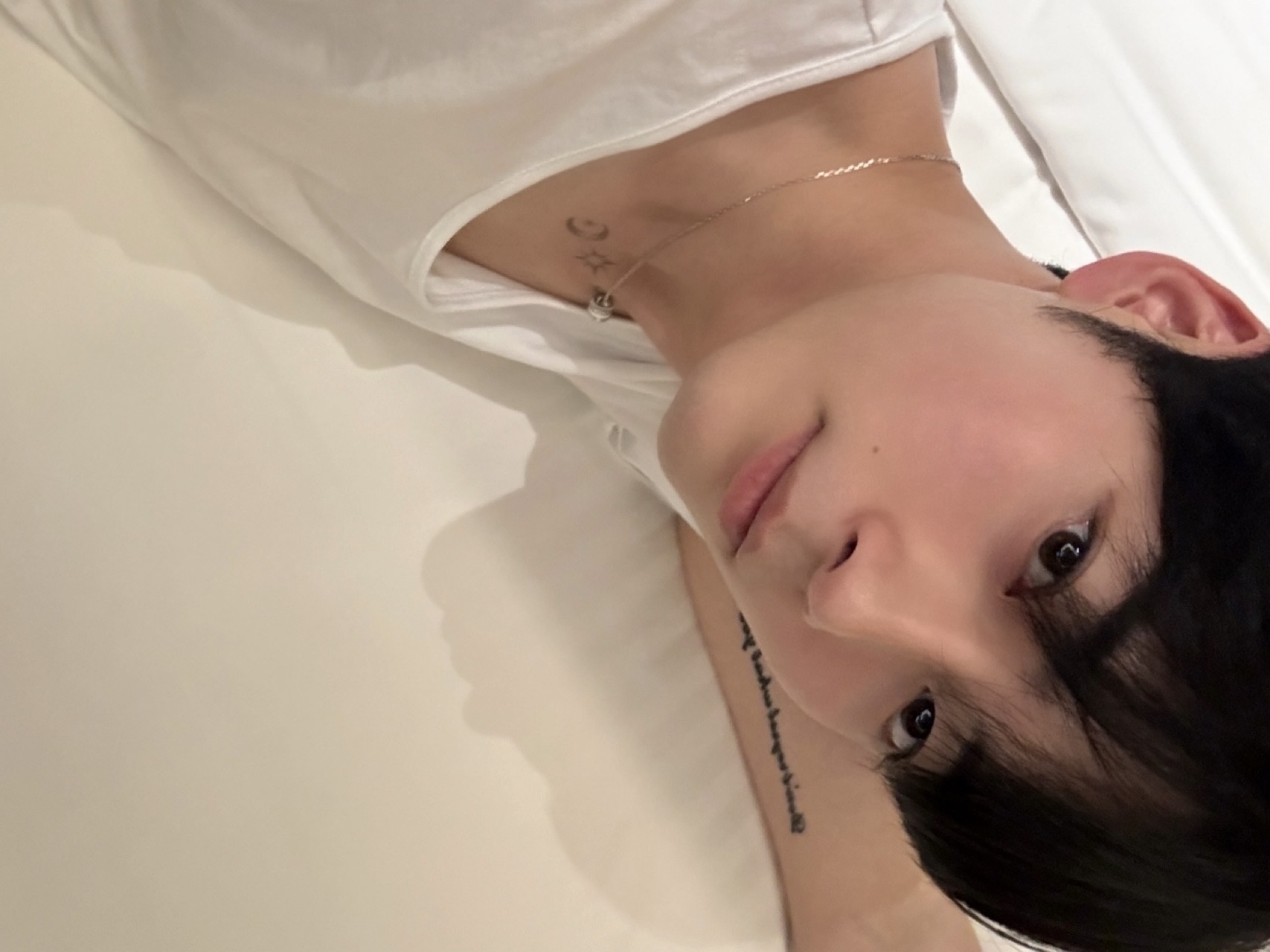 [잡담] 성한빈 침대 셀카 헐 | 인스티즈