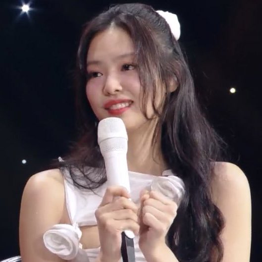 [잡담] 제니 마이크 예쁘다..... | 인스티즈