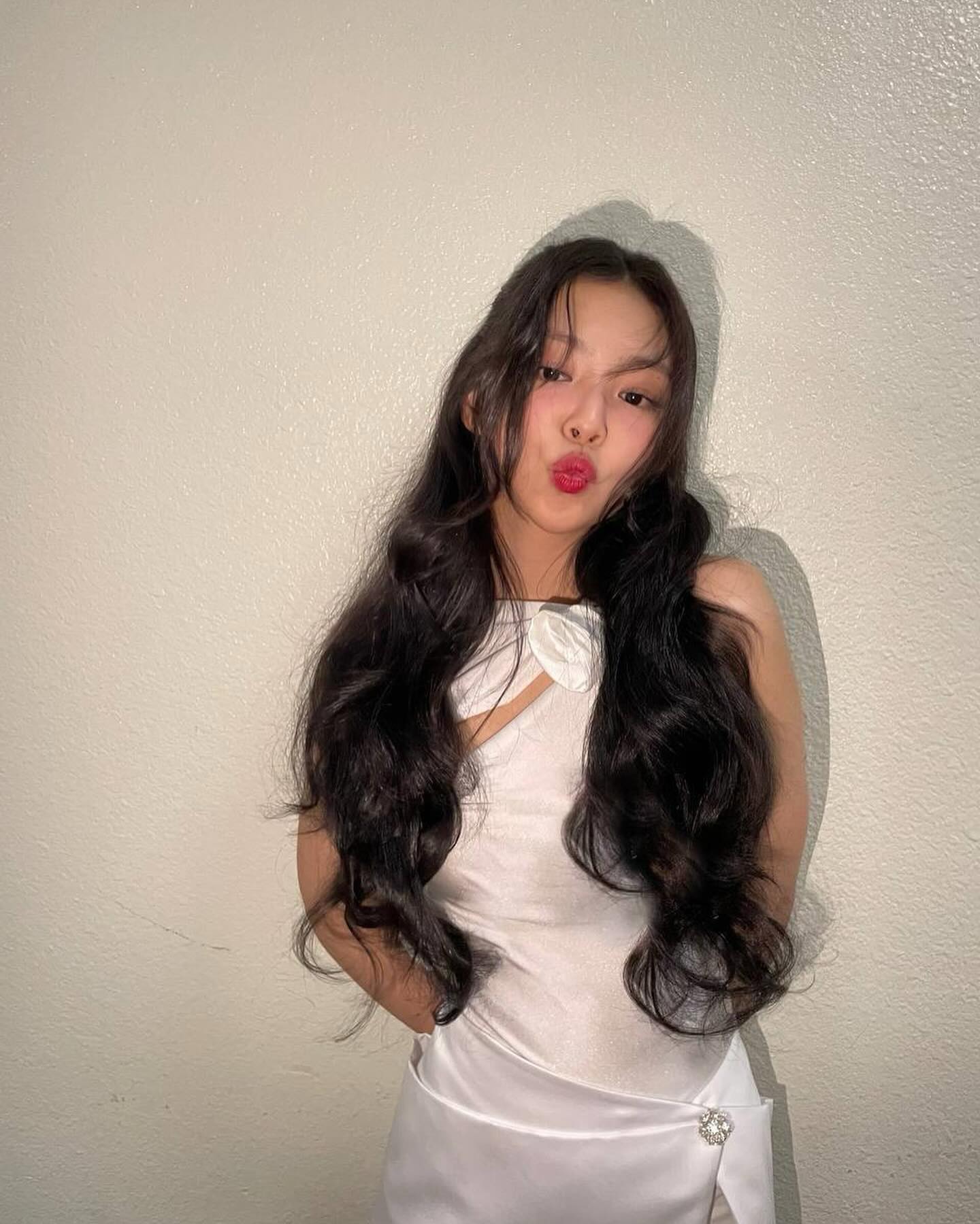 [잡담] 제니 흰색 잘어울려 | 인스티즈