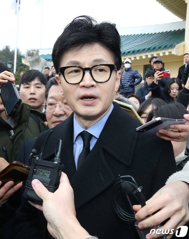 한동훈은 하얀 피부에 미소년의 얼굴을 가진, 키 크고 날씬한 몸매의 소유자 | 인스티즈