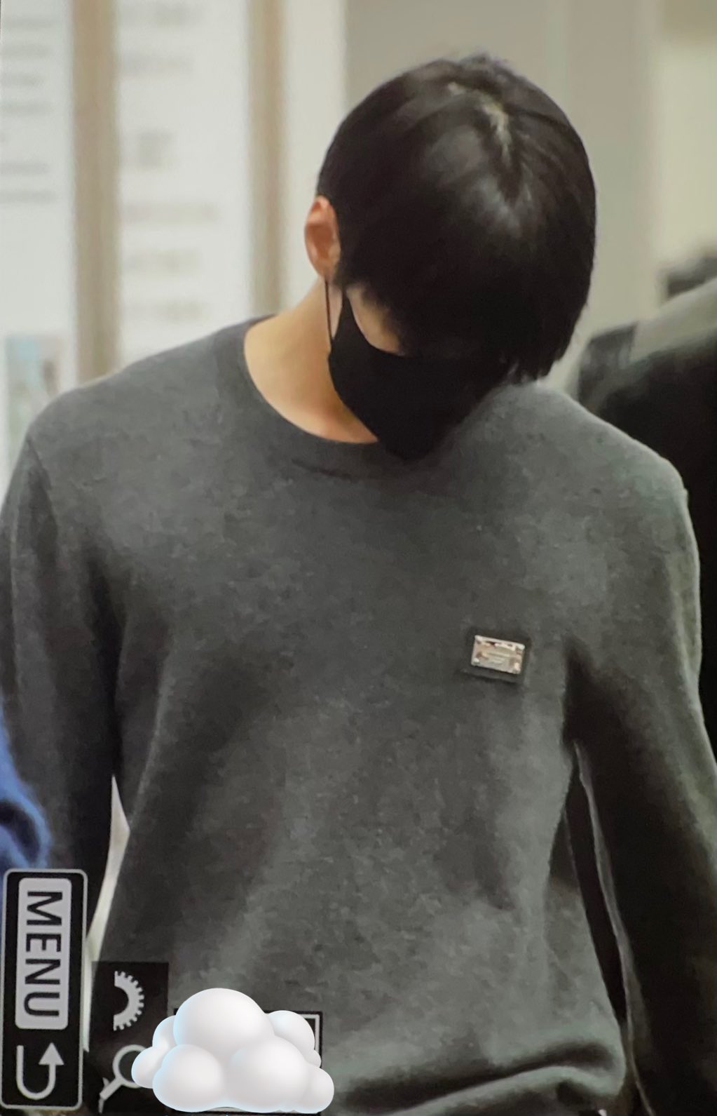 [잡담] 도영이 본인 어깨에 본인 얼굴 2개씩 들어갈것같음 | 인스티즈