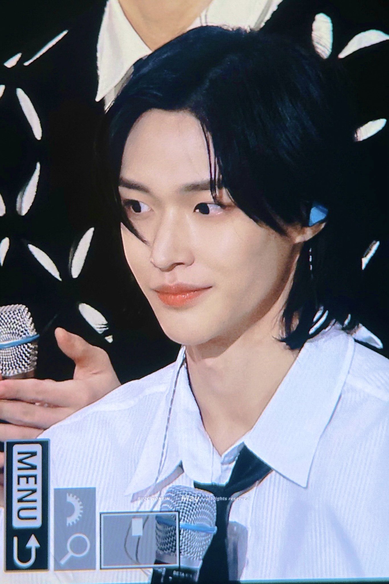 [잡담] 원빈걸들아 오늘 원빈이 귀걸이를 다 뺐는데..? | 인스티즈