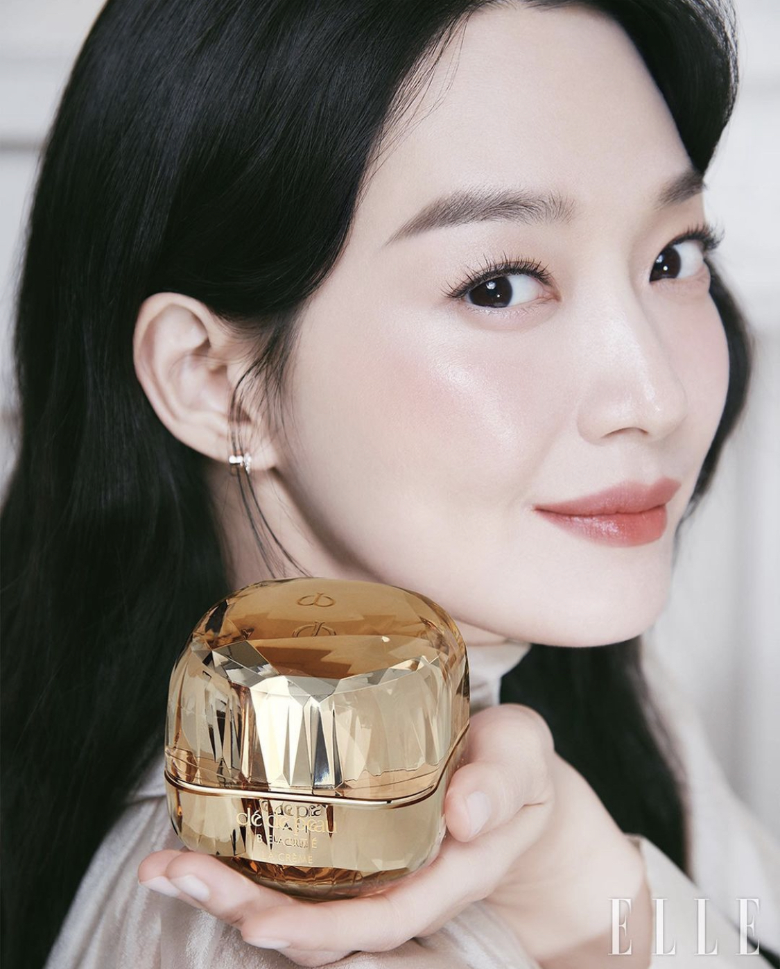 [잡담] 신민아 웅니 끌레드뽀보떼 뉴 엠버서더 됐는데 화보 보고 갈 사람???🩷🤍🩷🤍🩷 | 인스티즈