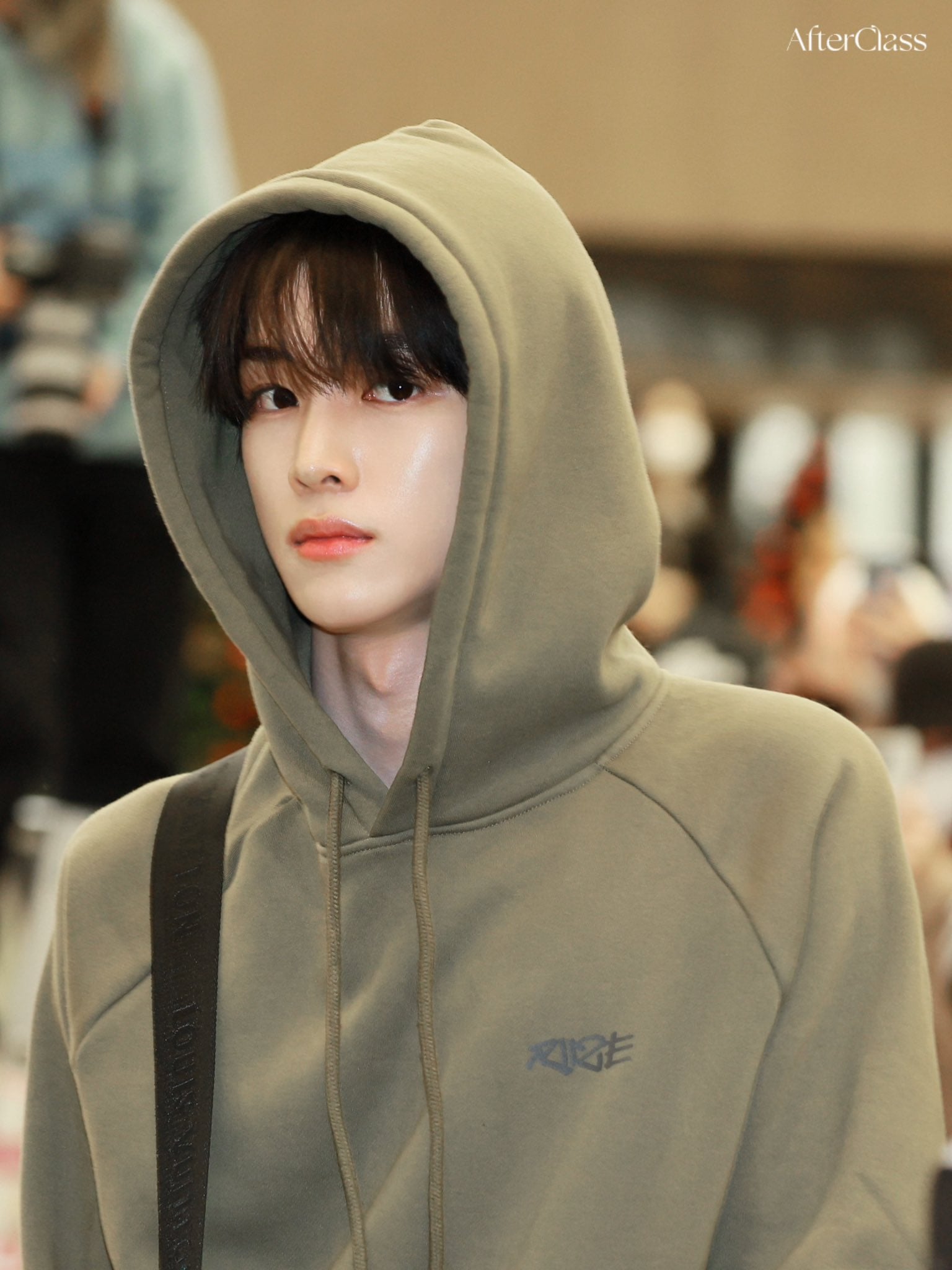 [잡담] 성찬 후드티 탐난다 | 인스티즈