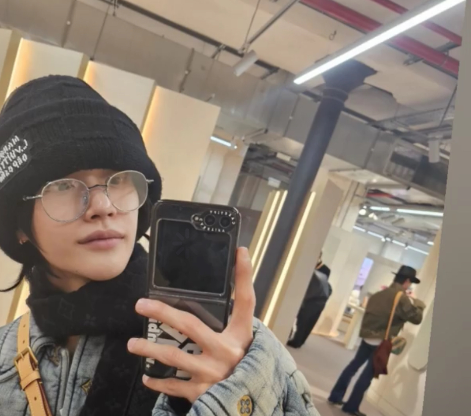 [잡담] 앤톤 멤버들 사진 뒤에 찍힌거 개귀엽다 ㅋㅋㅋ | 인스티즈