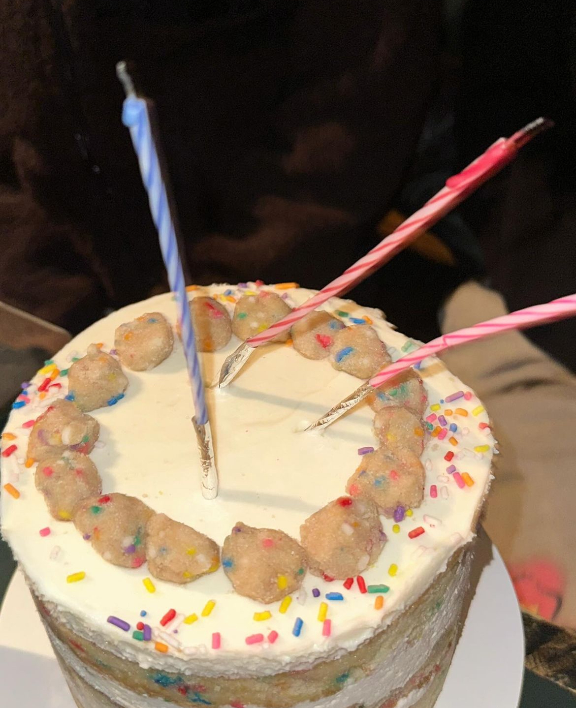[잡담] 제니 올해 생일케이크들 엄청 많다 | 인스티즈