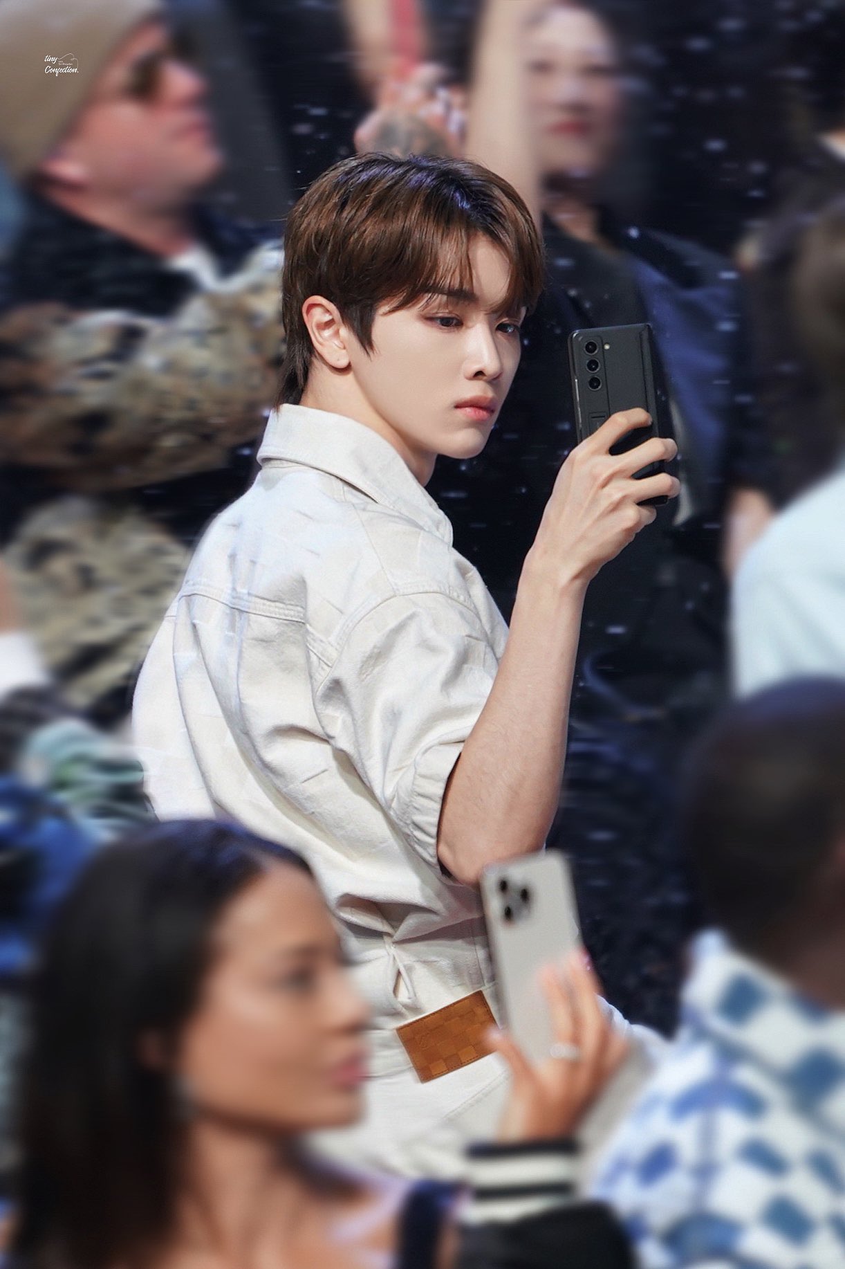 [잡담] 성찬이 파리에서 레전드 찍어서 넘 행복한데 한편으로는 | 인스티즈