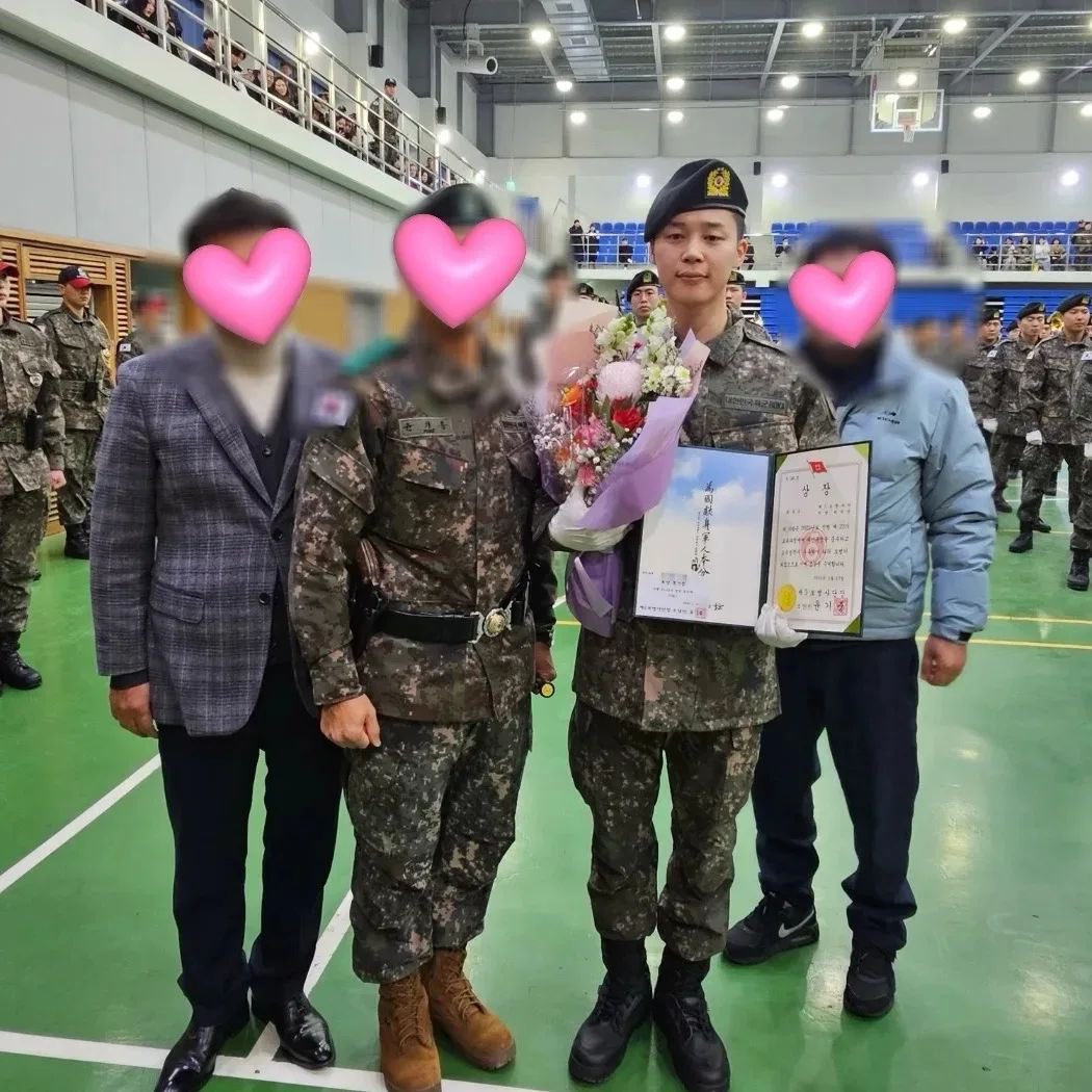 [잡담] 지민 군대사진 떴는데 이거 무슨 상이야? | 인스티즈
