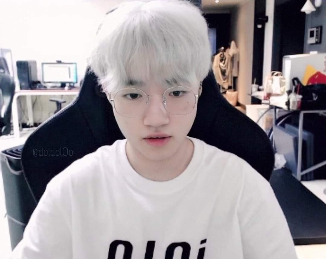 [잡담] 케리아 아는 사람? 이 분 포카까지 완전 아이돌 재질이야 | 인스티즈