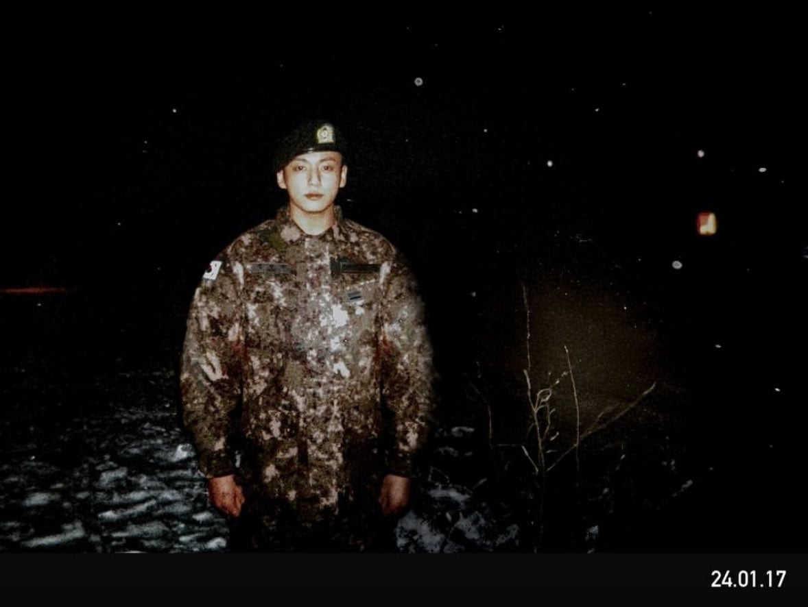 [잡담] 정국 친형 인스타에 수료식날 정국 사진 뜸 | 인스티즈