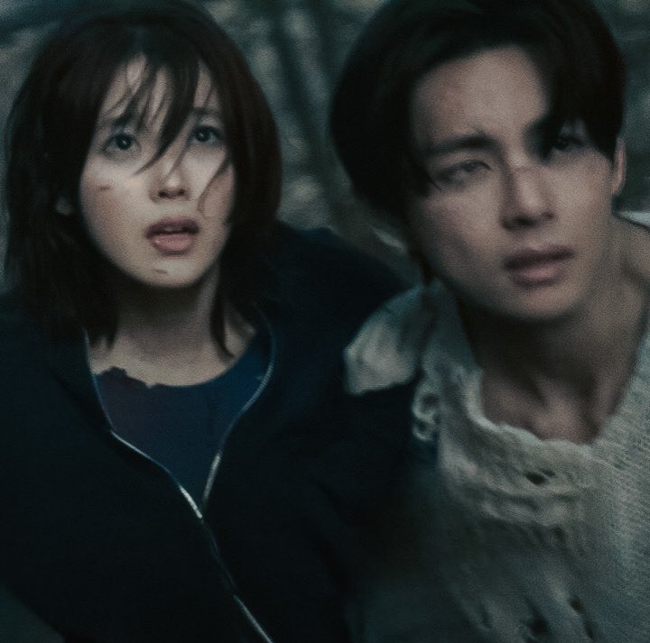 [잡담] 아이유 뷔 얼굴상 너무 정반대라 | 인스티즈