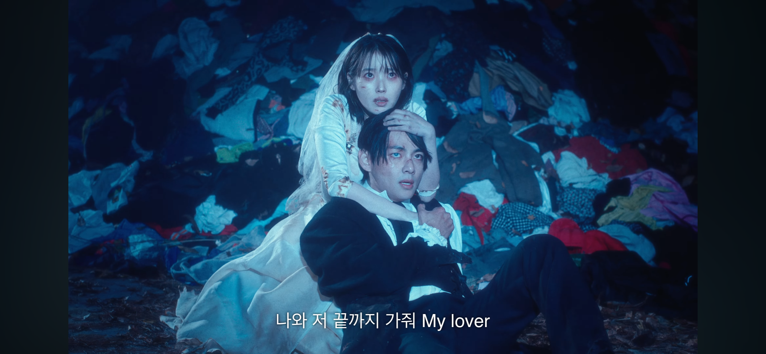 [잡담] 아이유 뷔 손 꽉잡고있는것봐 | 인스티즈