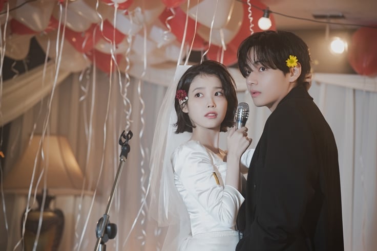 [잡담] 아이유 love wins all 뮤비 비하인드 사진 | 인스티즈