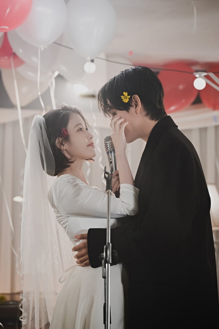 [잡담] 아이유 love wins all 뮤비 비하인드 사진 | 인스티즈