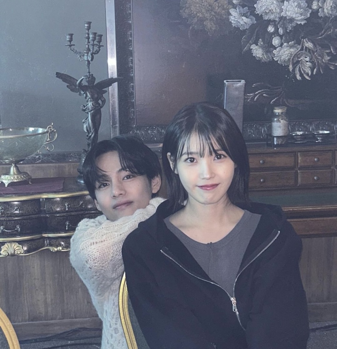 [잡담] 아이유 인스타에 뷔랑 아이유 너무 이쁘다 | 인스티즈