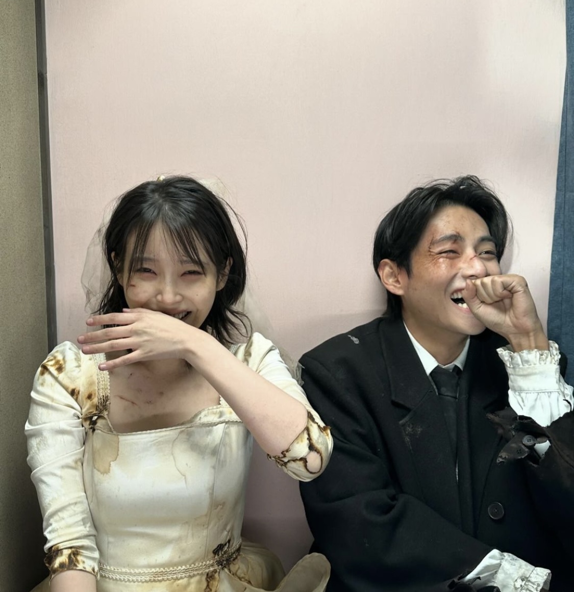 [잡담] 아이유 인스타에 뷔랑 아이유 너무 이쁘다 | 인스티즈