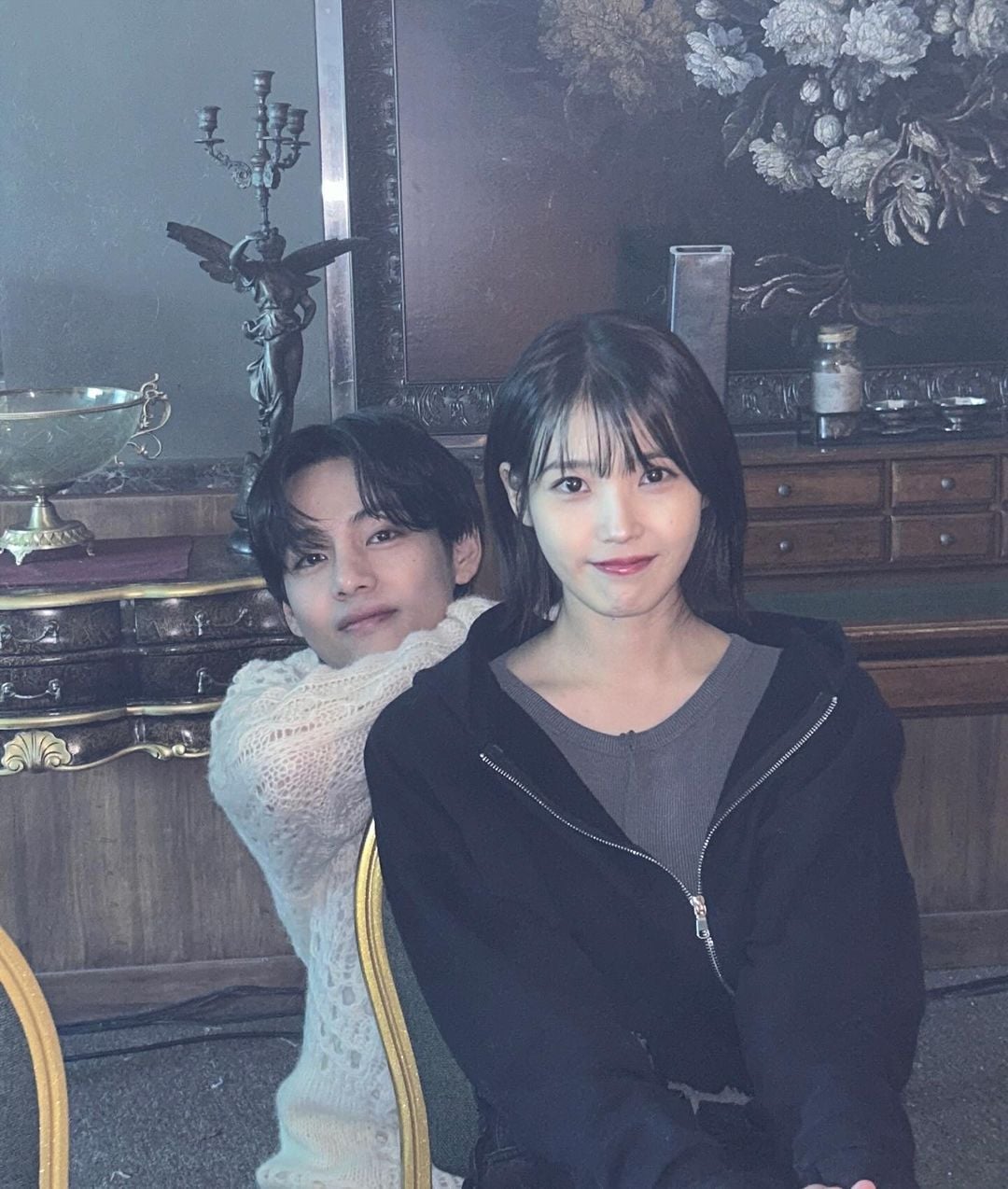 [잡담] 이제 아이유 뷔 투샷 보면 아이유 뷔로 안 보임 | 인스티즈