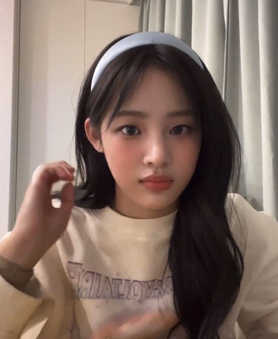 [잡담] 민지 두살때 부모님이 주신 인형이래 | 인스티즈
