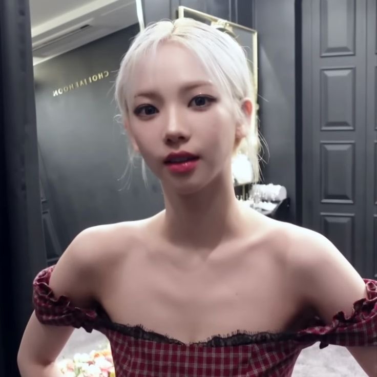 [잡담] 카리나 금발일 때 살 진짜 엄청 뺐었나봐 | 인스티즈