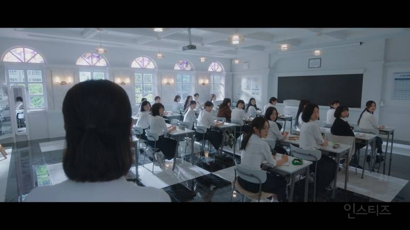 투표로 왕따뽑아 따돌리는 잔혹한 서바이벌전쟁 <피라미드게임> (+장원영 언니+신슬기 나옴) | 인스티즈