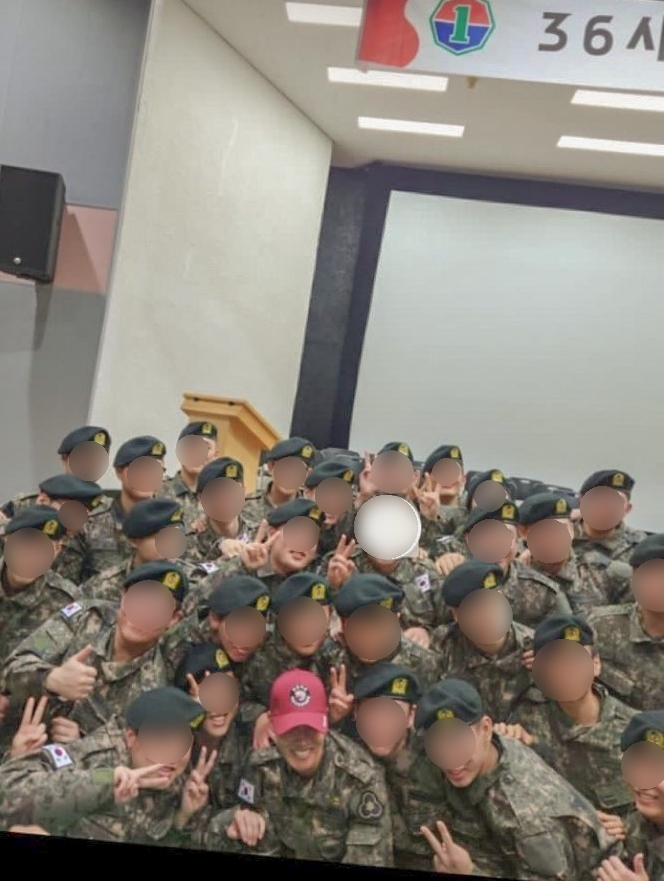 [잡담] 방탄은 군생활을 얼마나 잘하고 나오는겨.. | 인스티즈