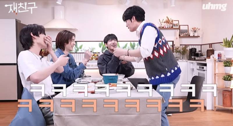 신인 아이돌의 플러팅에 정신 못차리는 김재중 | 인스티즈