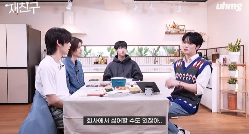 신인 아이돌의 플러팅에 정신 못차리는 김재중 | 인스티즈