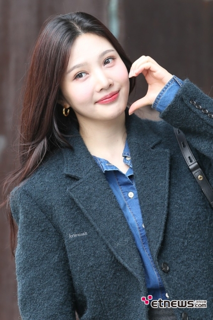 [정보/소식] 오늘자 레드벨벳 조이 동물농장 출근길 | 인스티즈