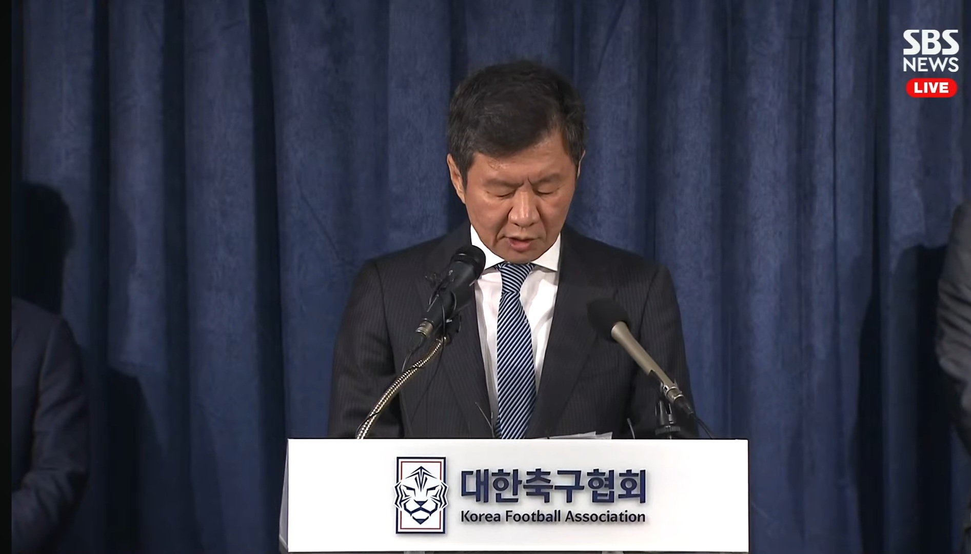 [잡담] 정몽규"어수선한 대표팀에 재정비가 필요하다고 생각해서 내린 결정이다 이번 대회 응원해준 국민여러분께 감사 | 인스티즈