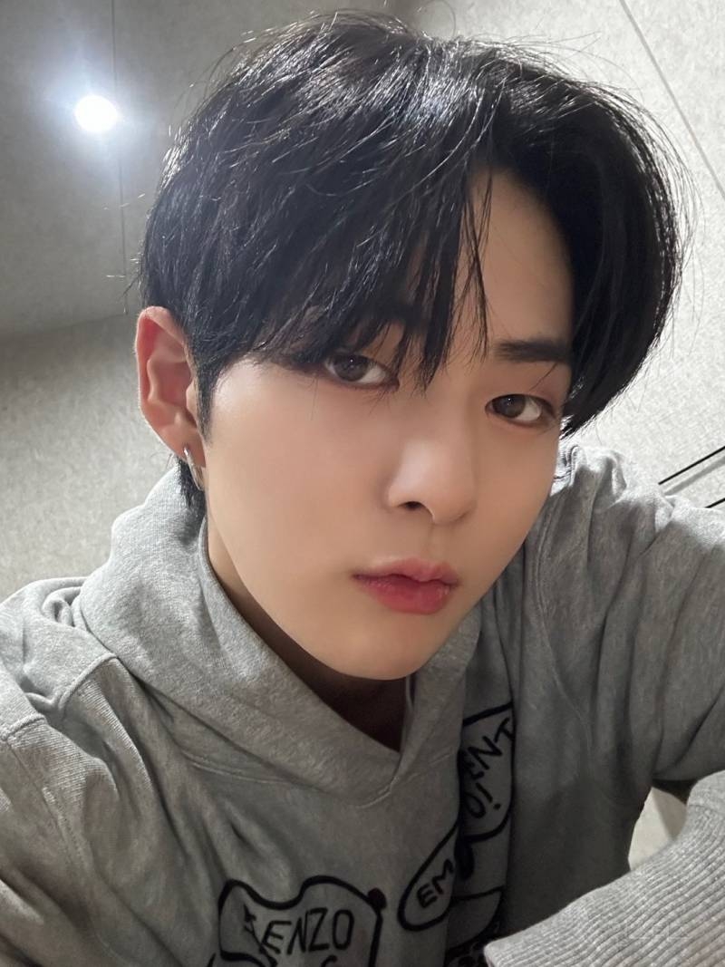 수상소감 연습하다가 오열해버린 파워 F 신인 남자 아이돌.jpg | 인스티즈