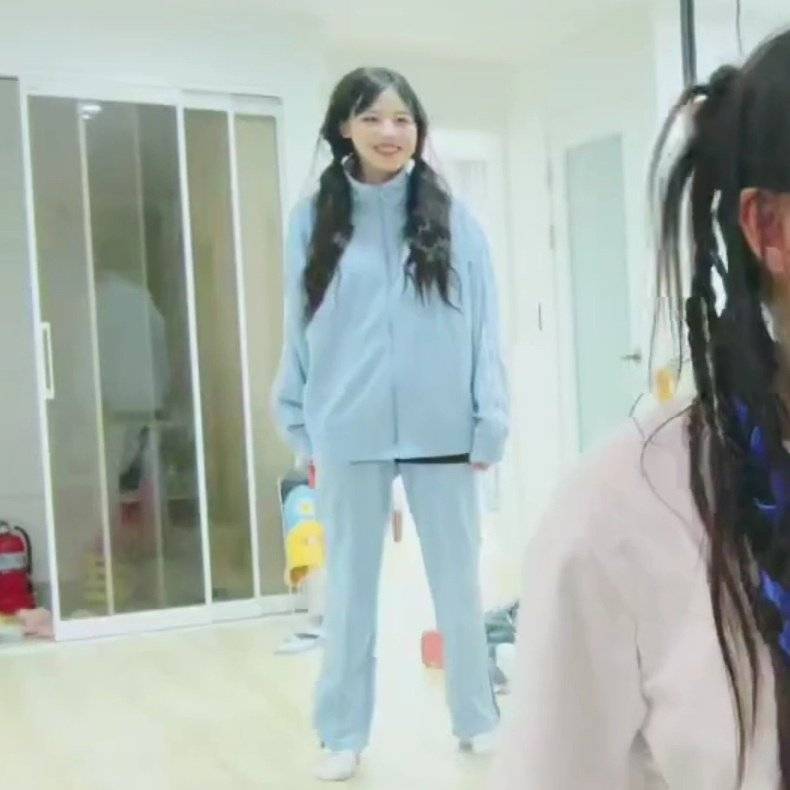 보면 볼수록 귀여운 QWER 막내 히나 모멘트 | 인스티즈