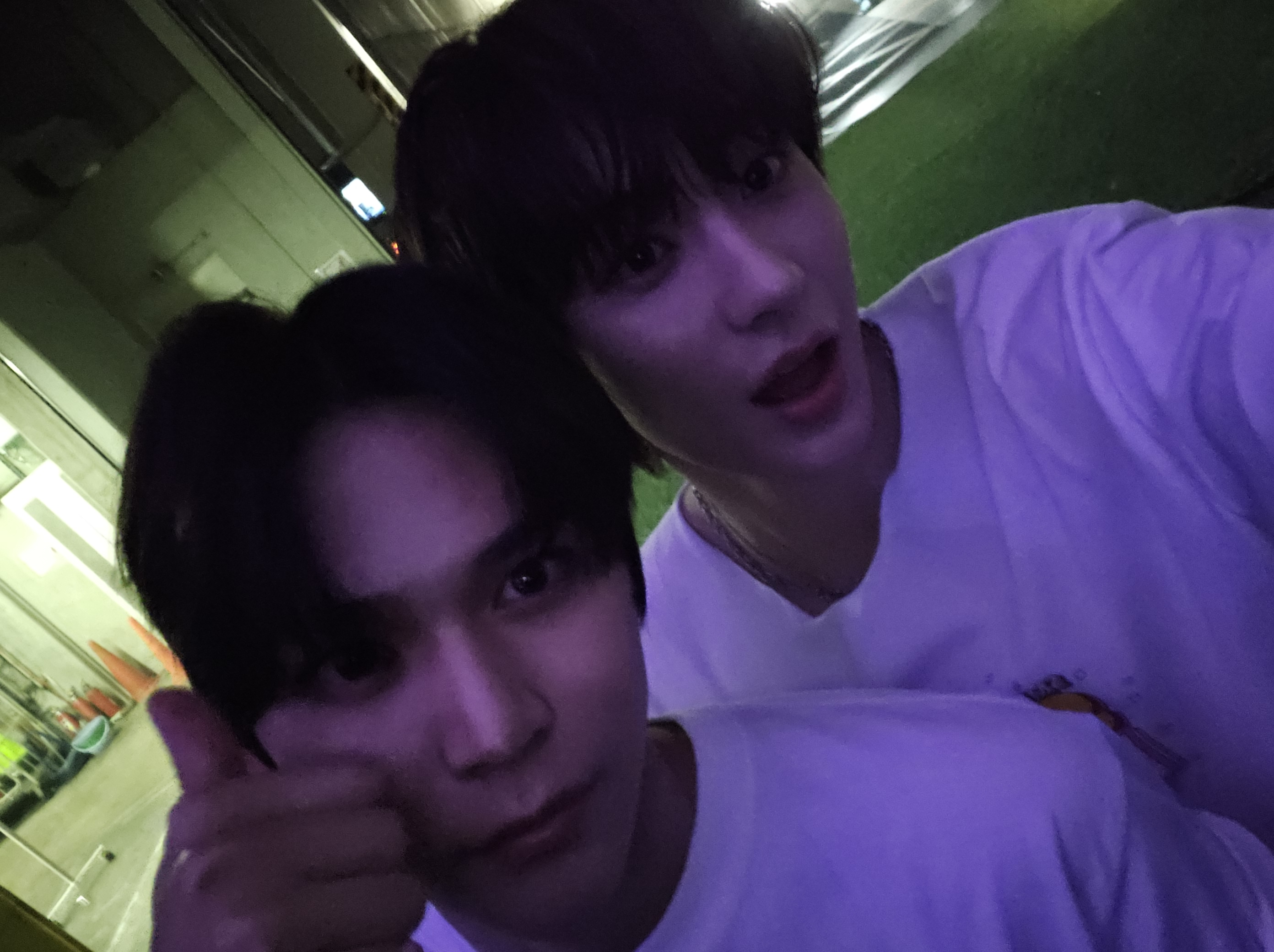 [잡담] 아 앤톤 셀카 표정 너무 좋아 | 인스티즈