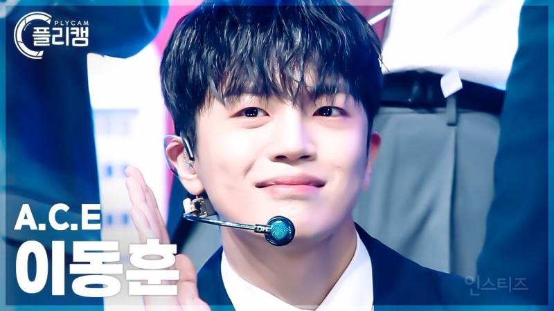 지금 서로 러브콜 보내고 있는 두 남자 아이돌과 신난 팬들.jpg | 인스티즈