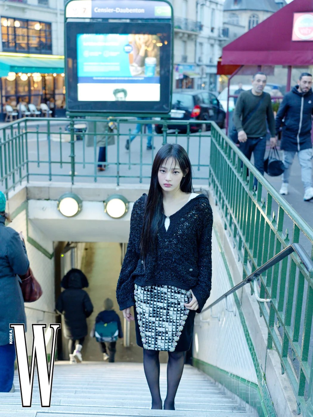 [잡담] 뉴진스 민지 파리 길거리에서 샤넬 화보 찍은거 뜸 | 인스티즈