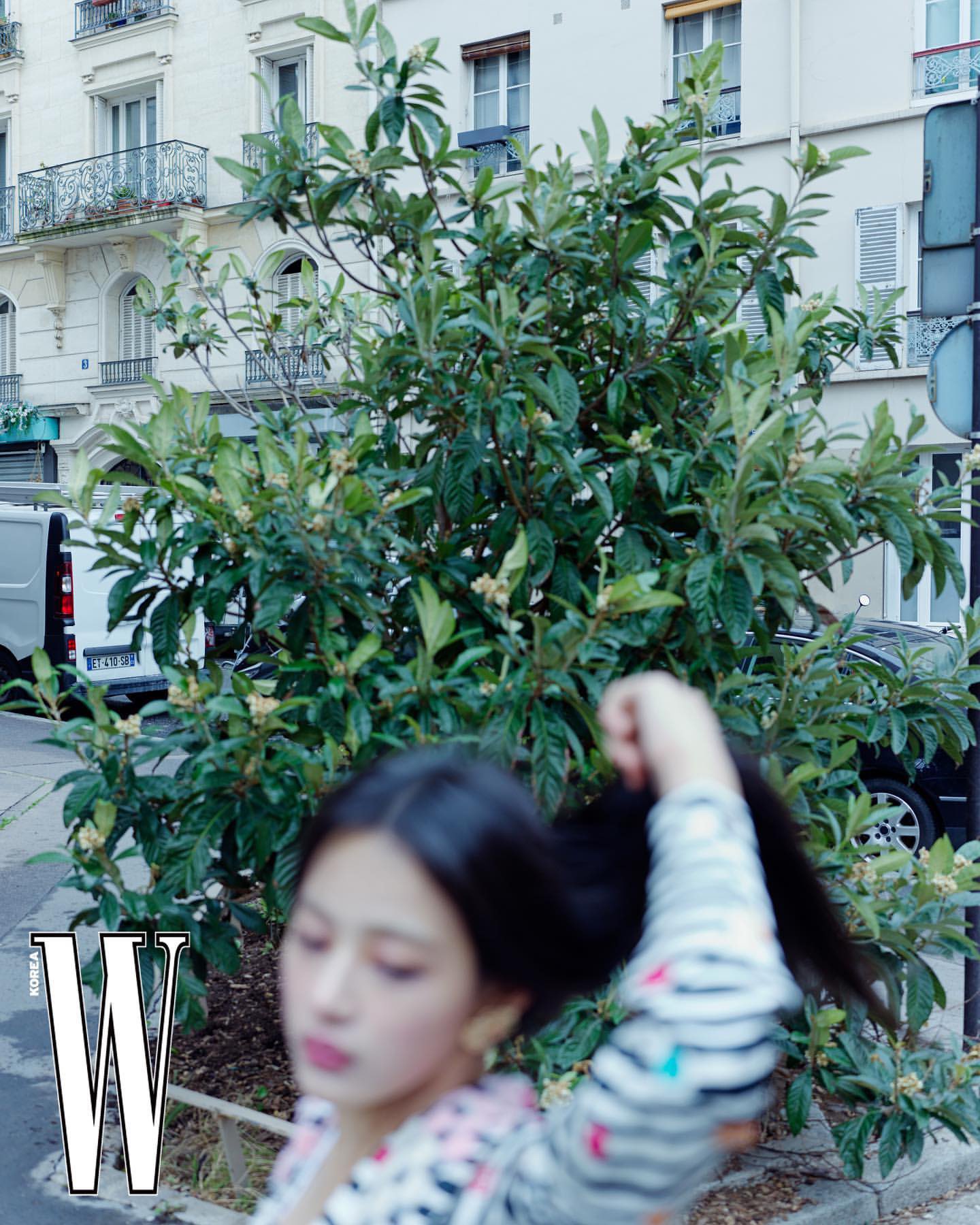 [잡담] 뉴진스 민지 파리 길거리에서 샤넬 화보 찍은거 뜸 | 인스티즈
