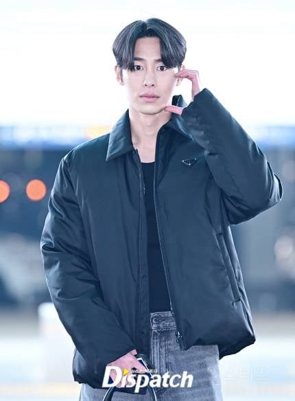 [단독] "서로, 첫눈에 반했다"…카리나♥이재욱, 밀라노 연인 | 인스티즈