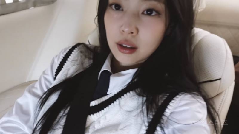 방금 뜬 제니 브이로그에 등장한 교복제니가 귀여움.twt | 인스티즈