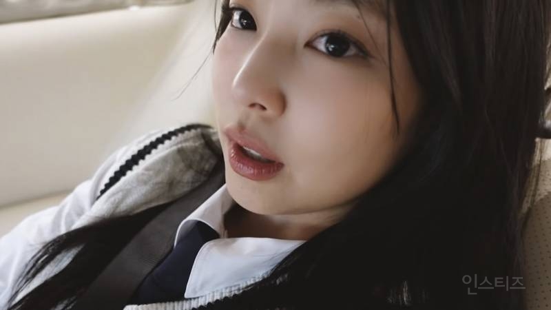 방금 뜬 제니 브이로그에 등장한 교복제니가 귀여움.twt | 인스티즈