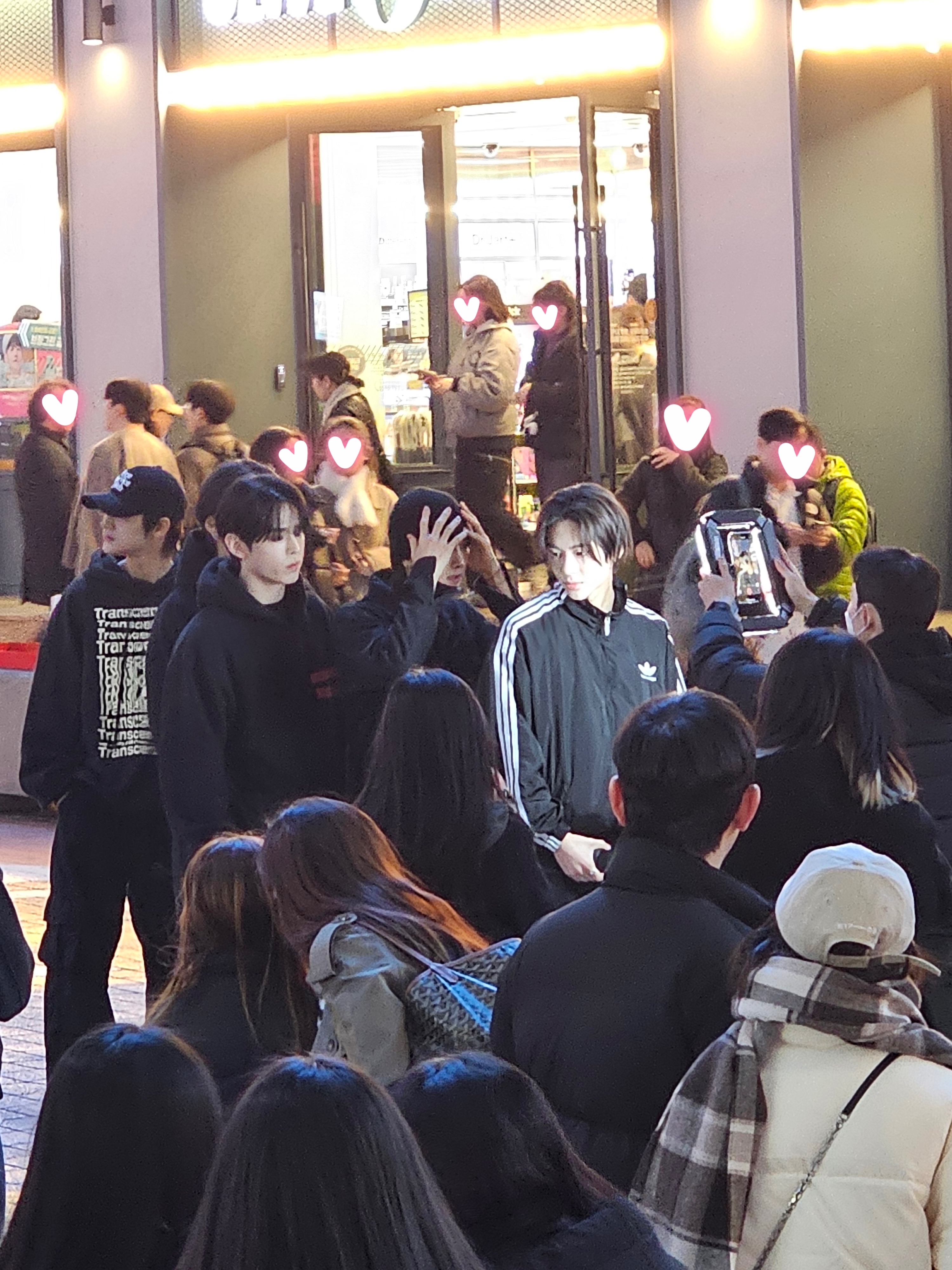 [잡담] 내가 아까 홍대에서 본 아이돌 볼래? | 인스티즈