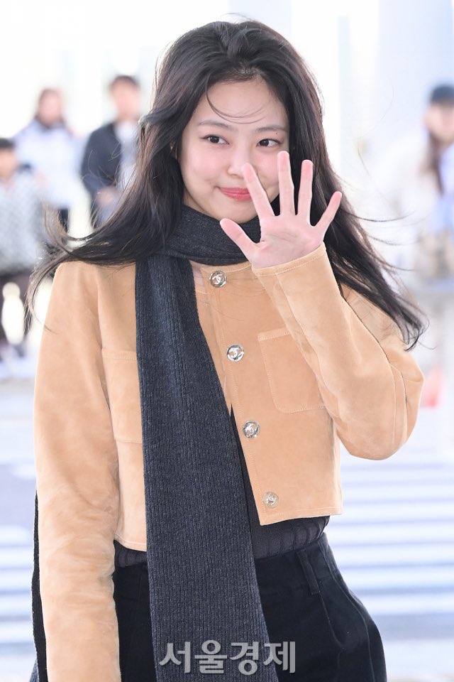 [정보/소식] 제니 샤넬 패션쇼 출국 사진 | 인스티즈