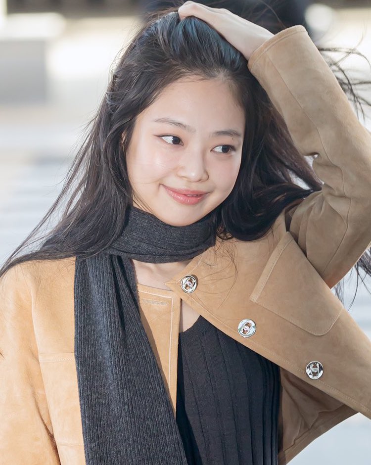 [정보/소식] 제니 샤넬 패션쇼 출국 사진 | 인스티즈