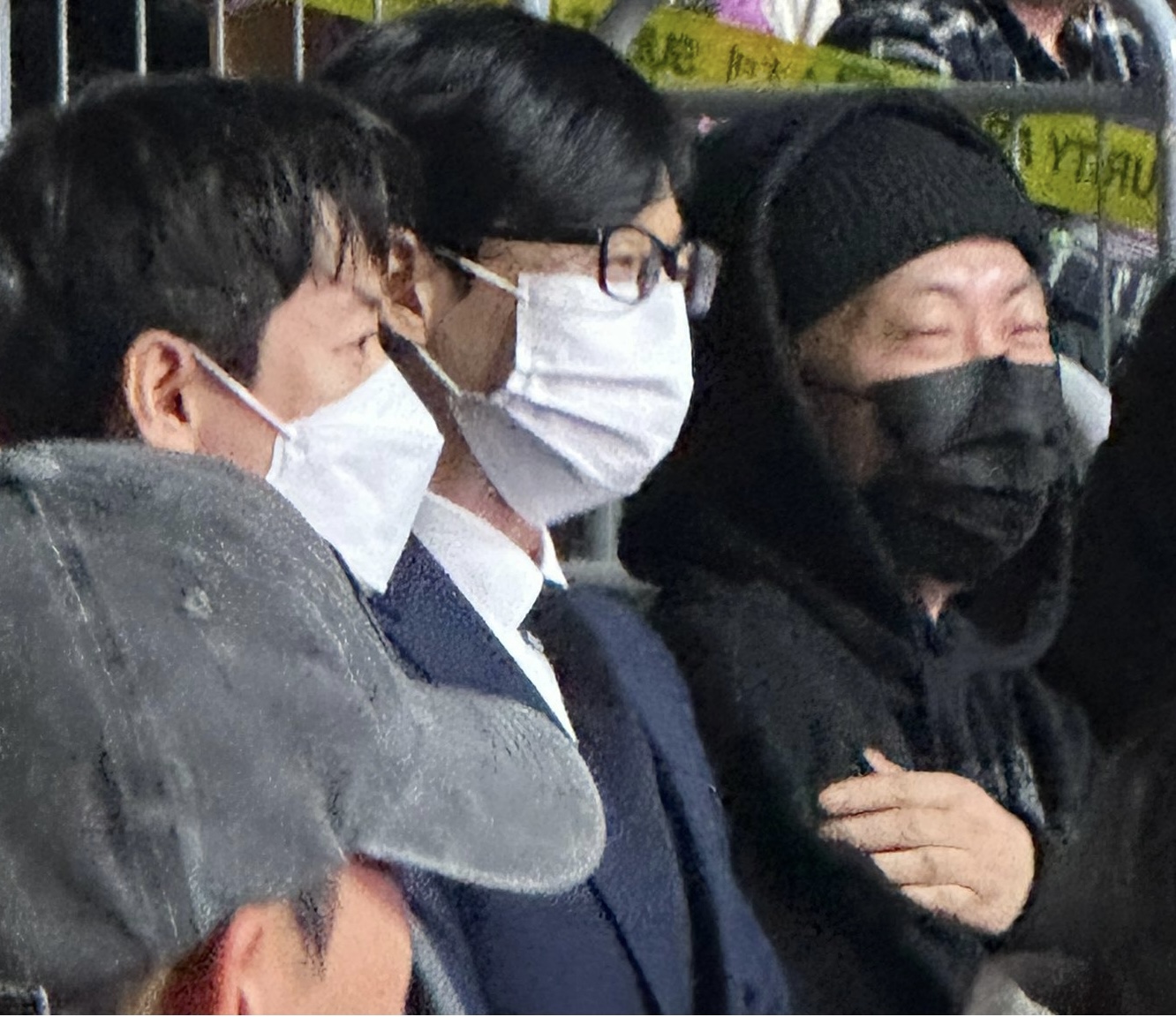 [잡담] 아이유 콘서트 진짜 정장 입고 등장함 ㅋㅋㅋㅋㅋㅋ | 인스티즈