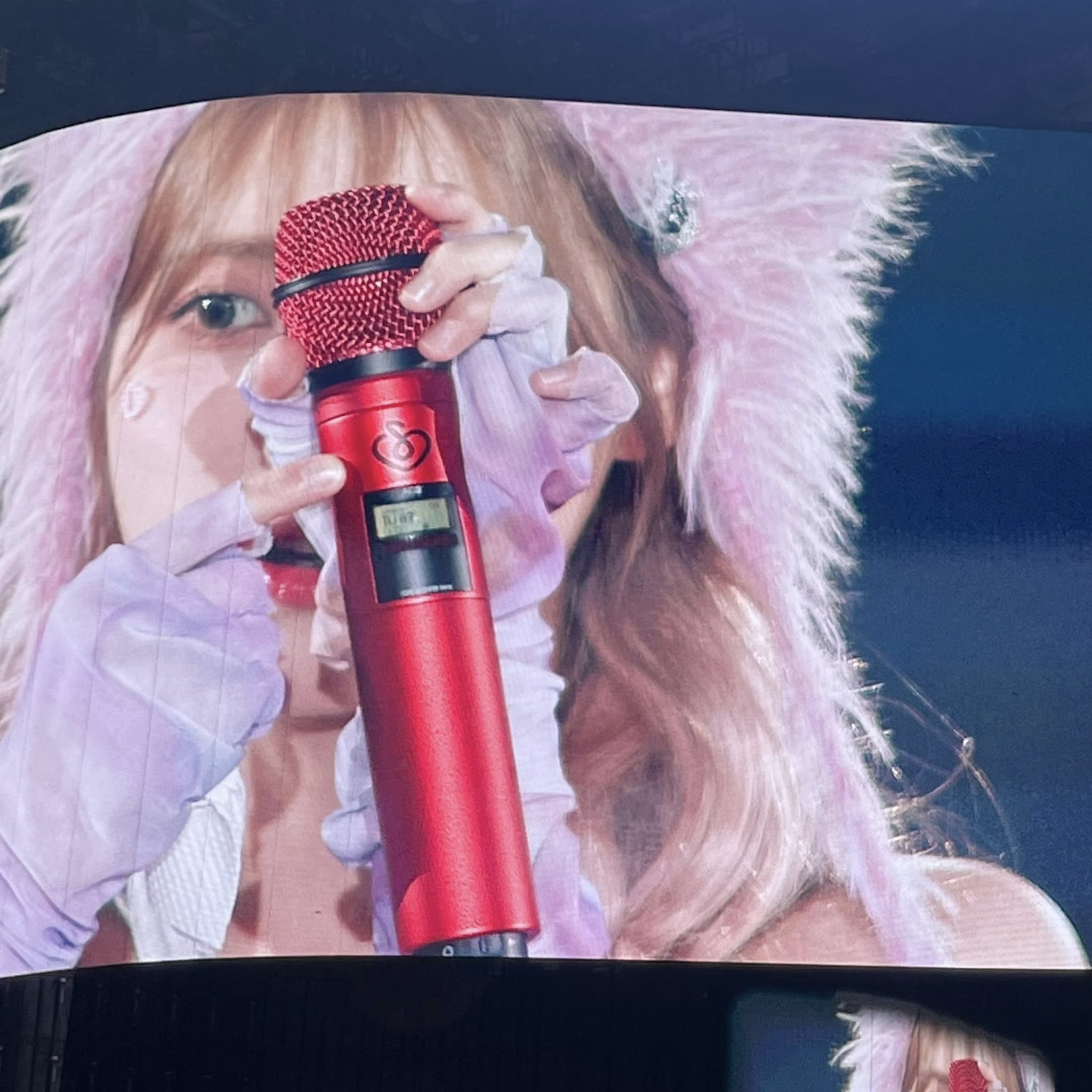[잡담] 어제 아이유 콘서트 전광판 얼굴jpg | 인스티즈