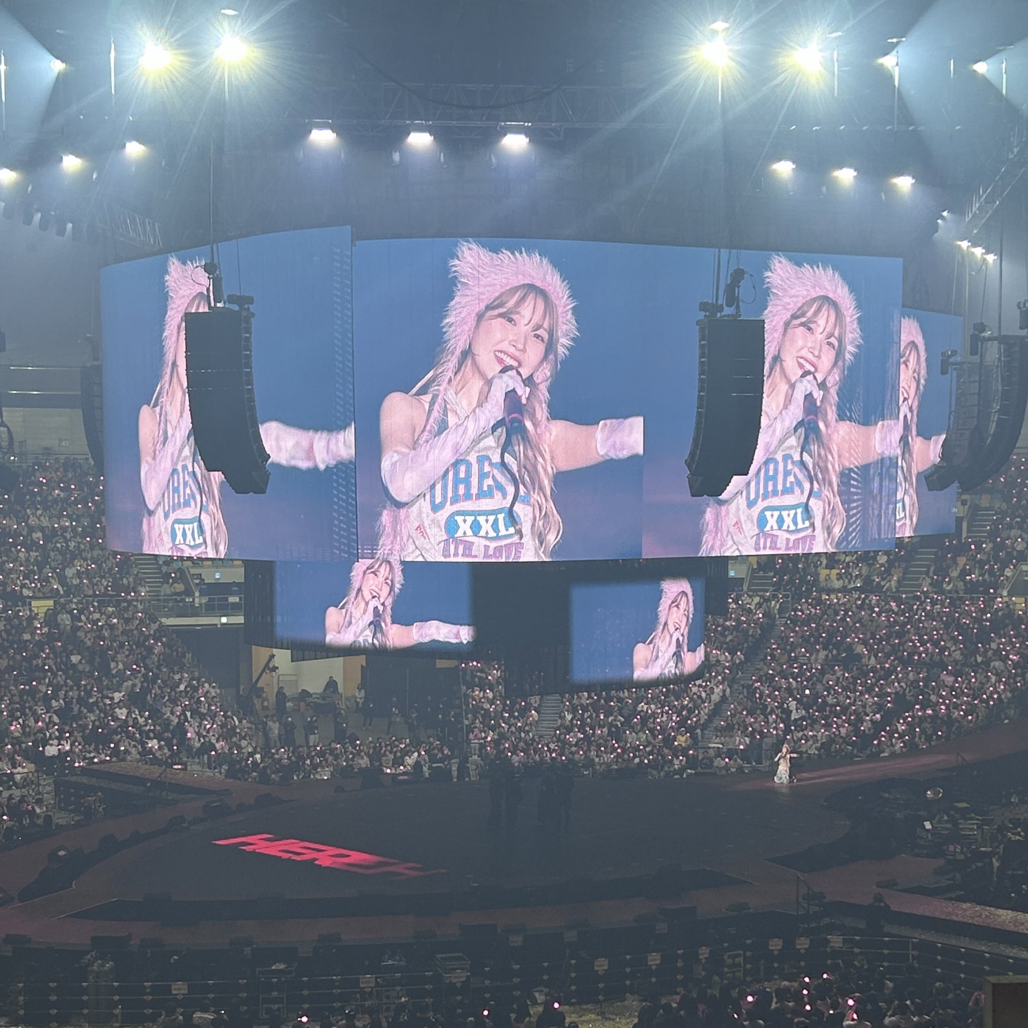 [잡담] 어제 아이유 콘서트 전광판 얼굴jpg | 인스티즈