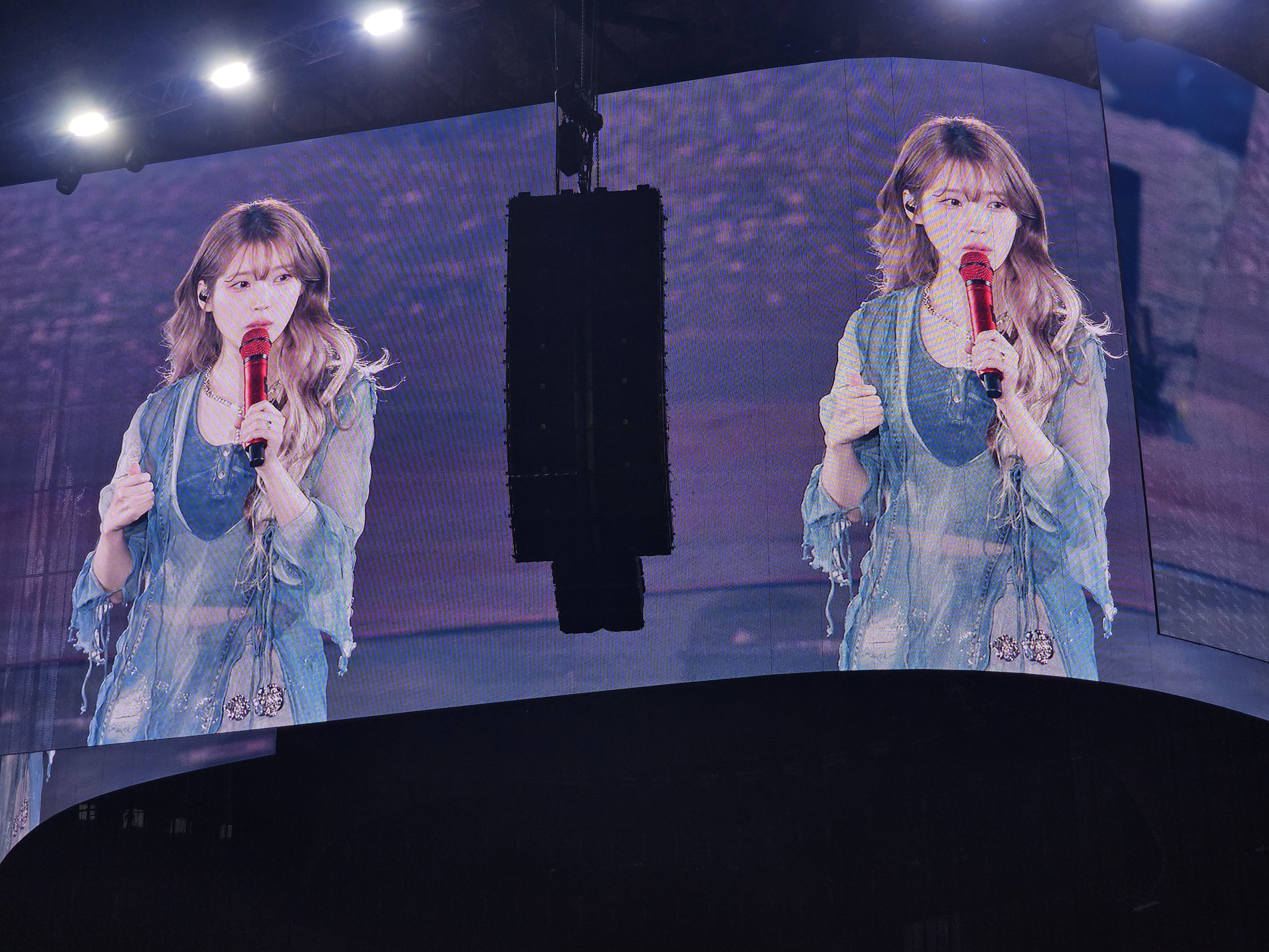 [잡담] 어제 아이유 콘서트 전광판 얼굴jpg | 인스티즈